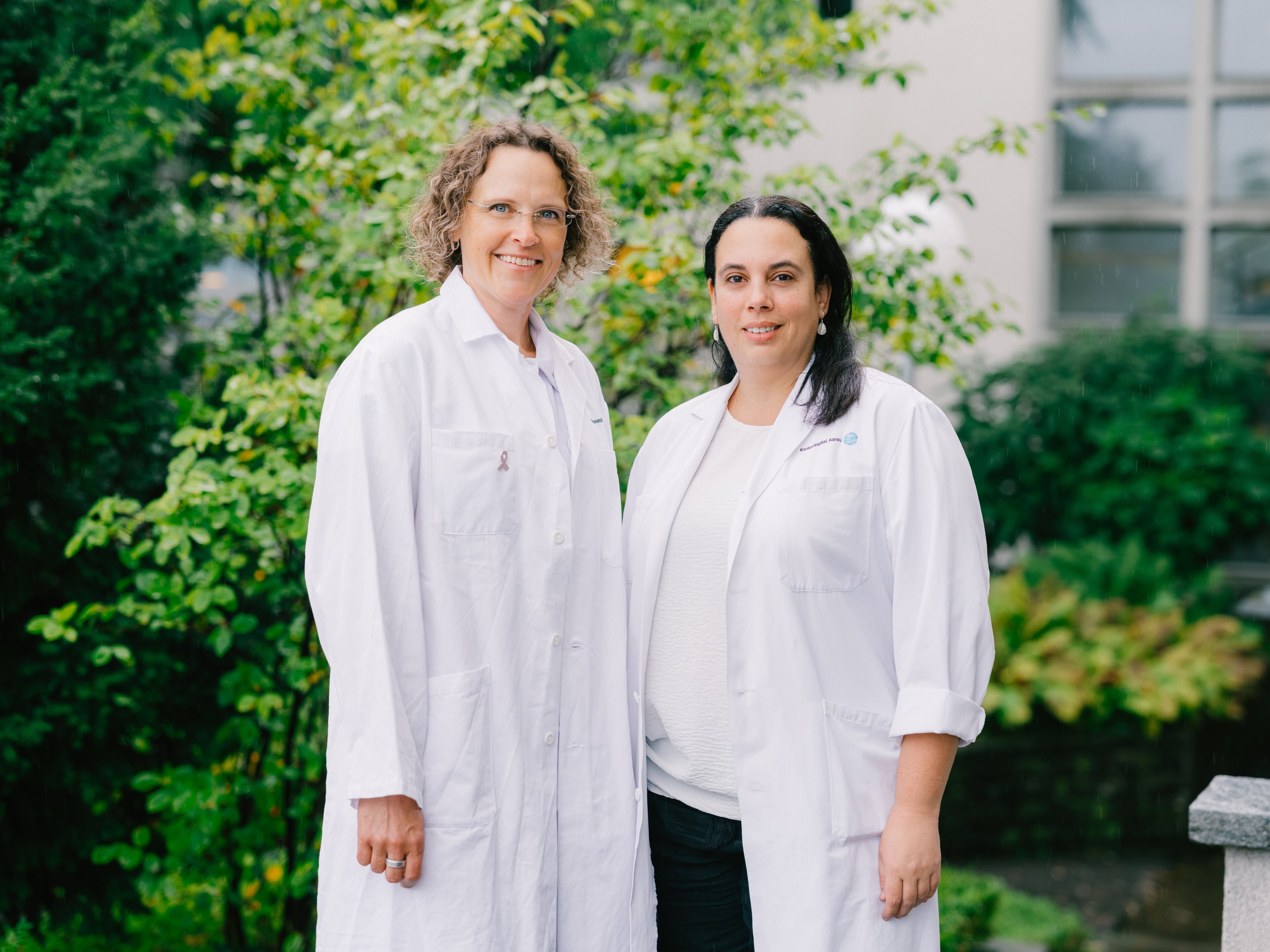 Im Interview: Dr. med. Daniela Schwegler-Guggemos und dipl. Ärztin Vasiliki Gorgorini.